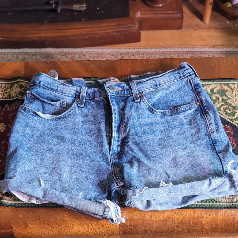 Levi 99% Cotton Classic High-Waist Blue Denim Shorts Size 32